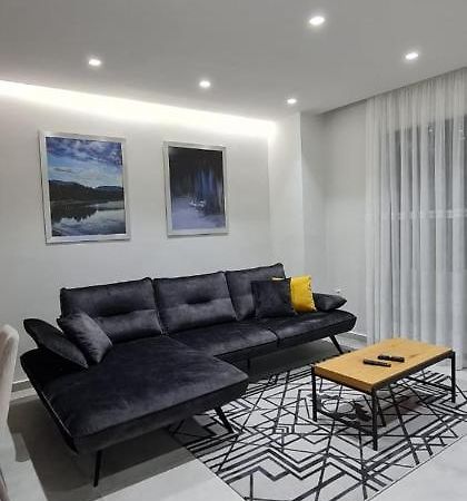 Luxurious Apartament Apartment Sarande Bagian luar foto